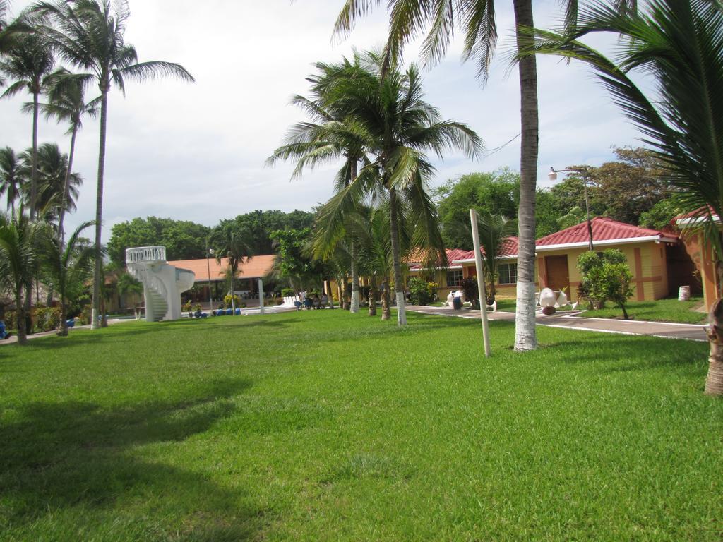 Tropiclub Playa El Cuco Hotel Exterior photo
