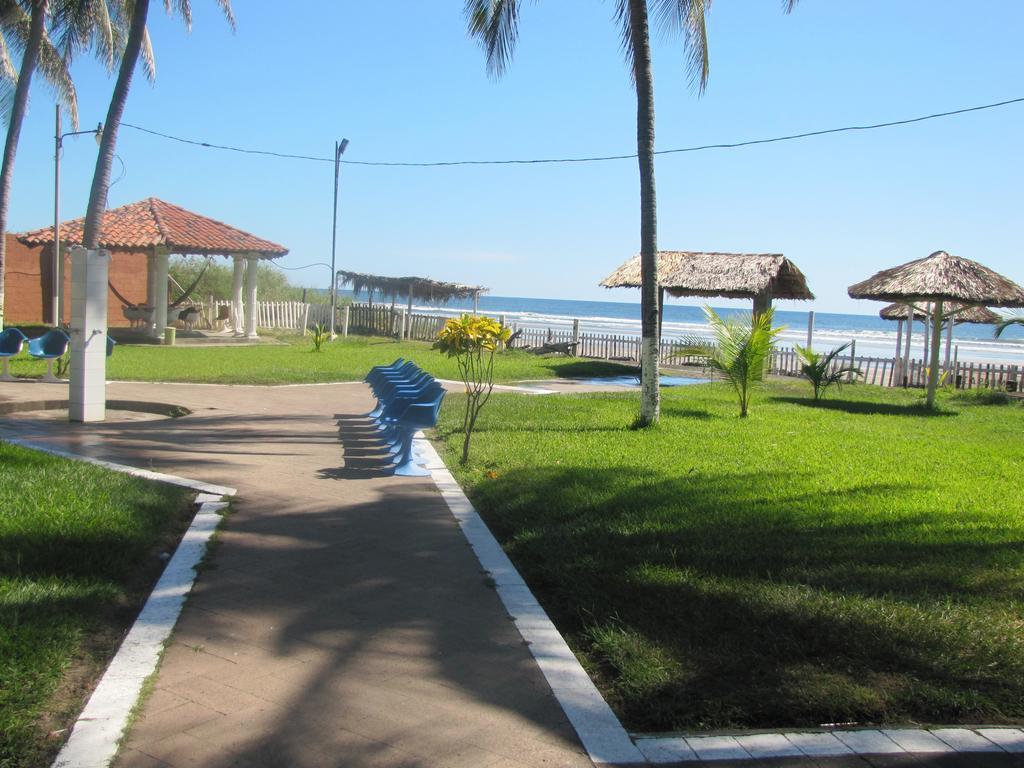 Tropiclub Playa El Cuco Hotel Exterior photo