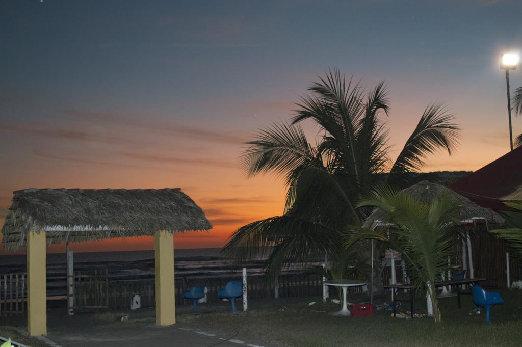 Tropiclub Playa El Cuco Hotel Exterior photo