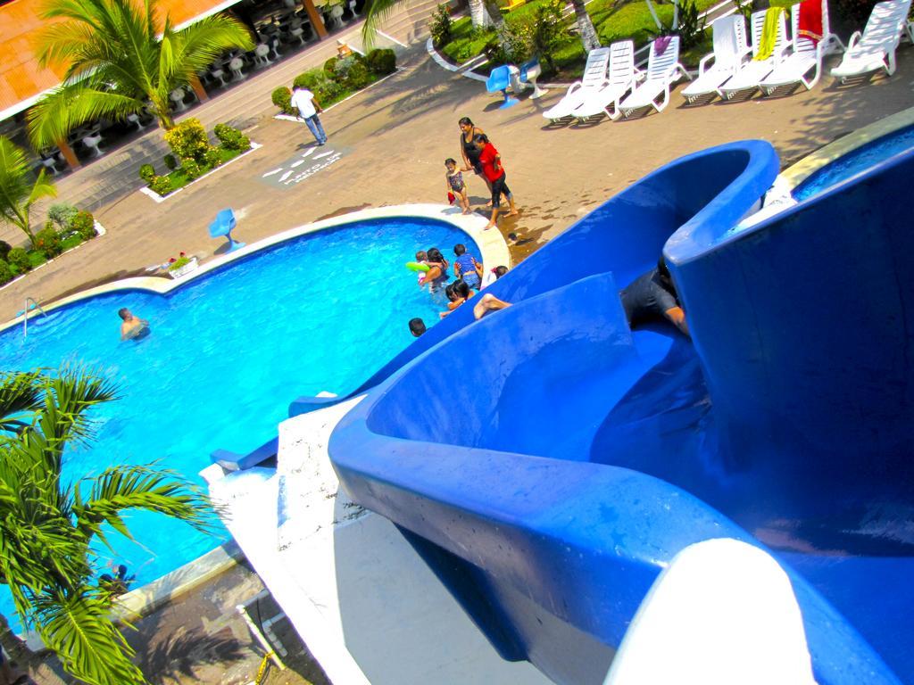 Tropiclub Playa El Cuco Hotel Exterior photo