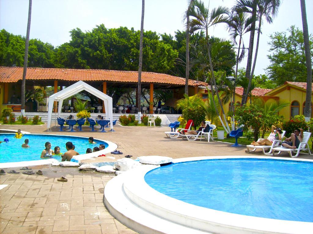 Tropiclub Playa El Cuco Hotel Exterior photo