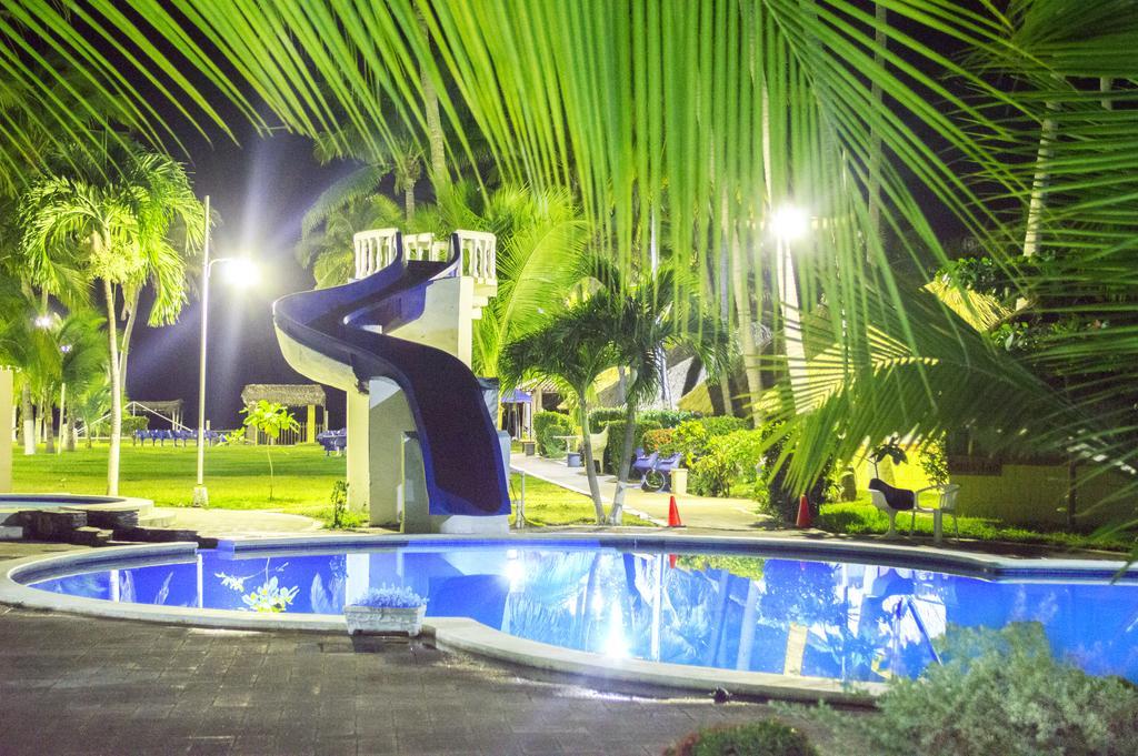 Tropiclub Playa El Cuco Hotel Exterior photo