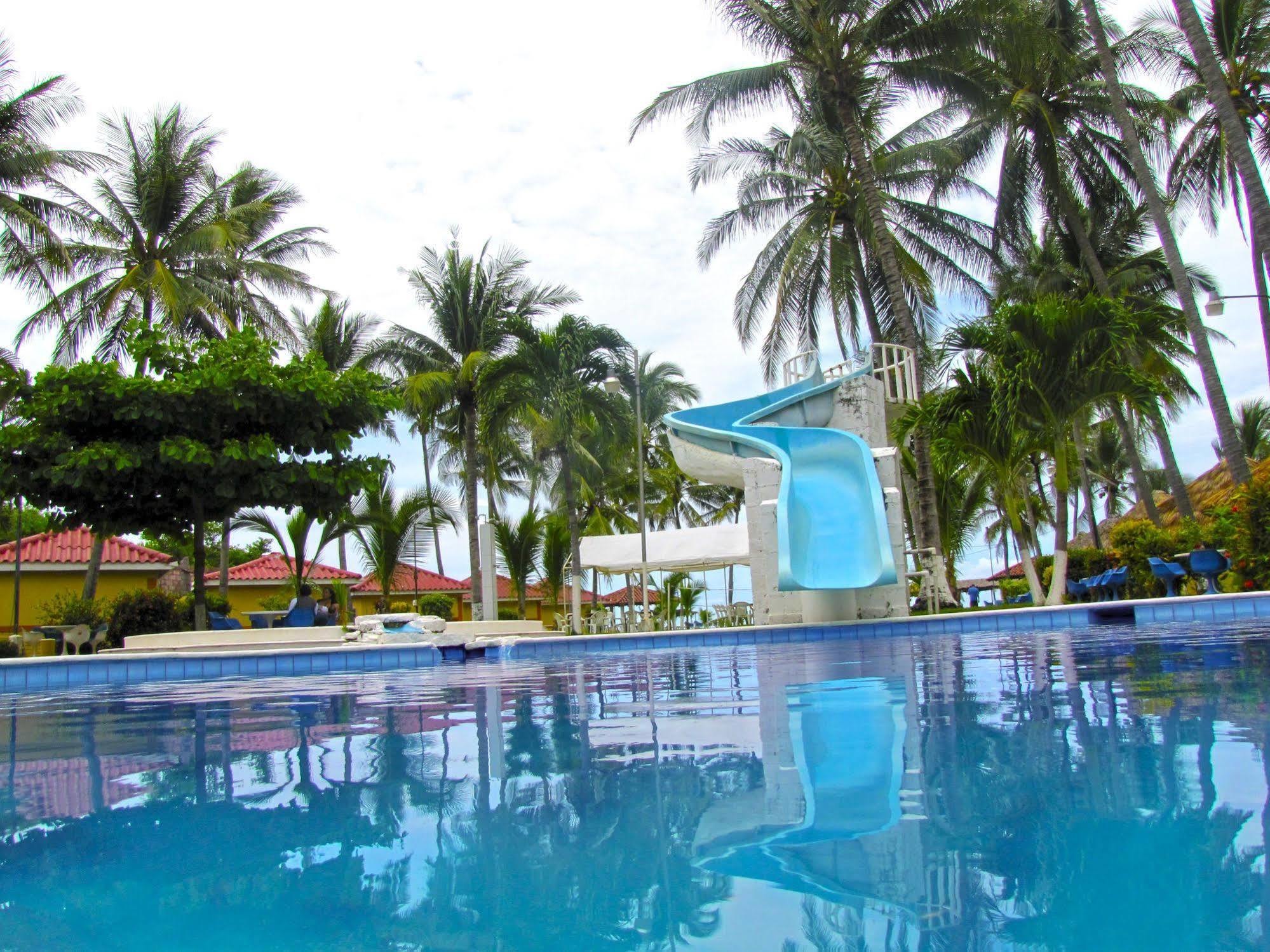 Tropiclub Playa El Cuco Hotel Exterior photo