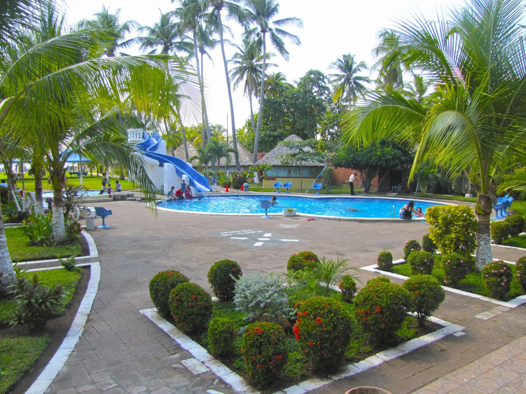 Tropiclub Playa El Cuco Hotel Exterior photo