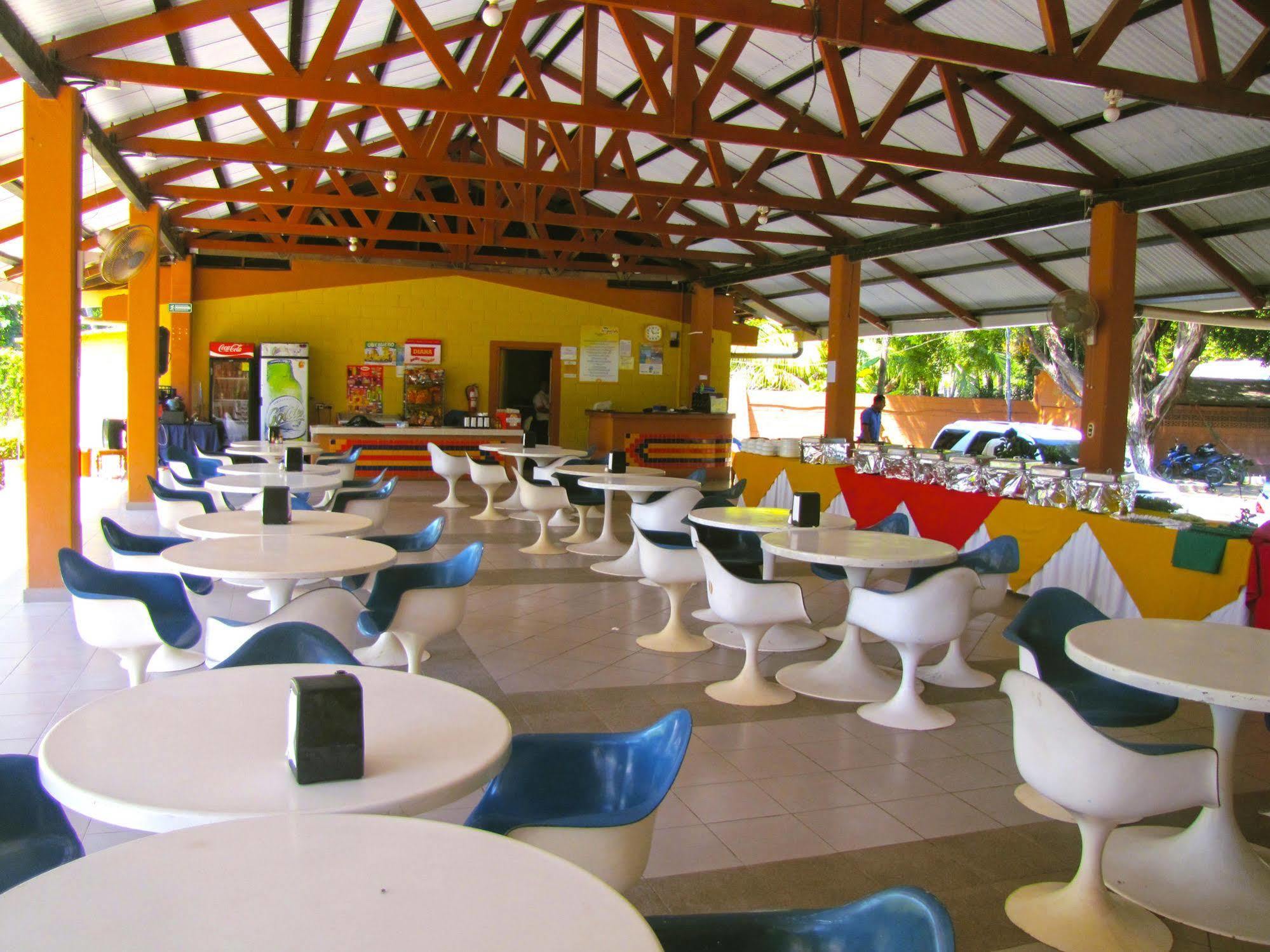 Tropiclub Playa El Cuco Hotel Exterior photo